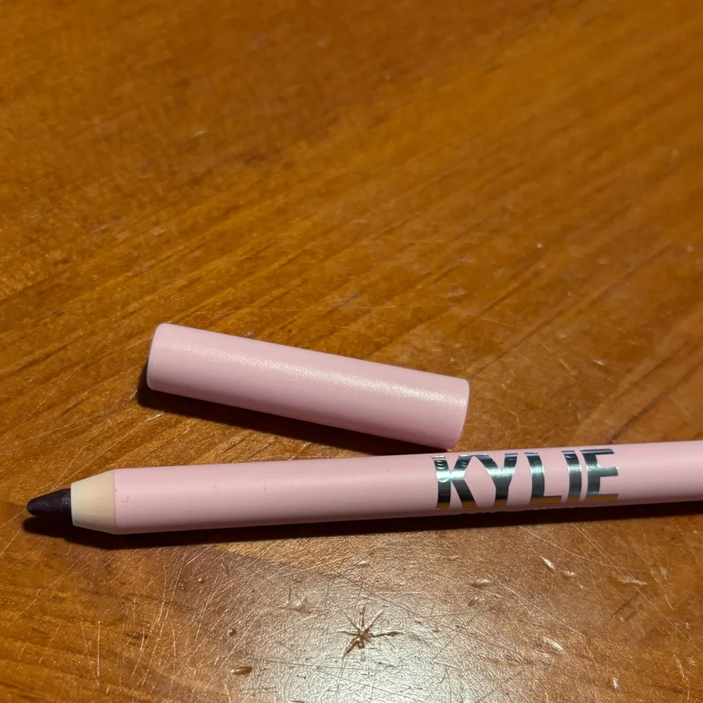 Kylie Kyliner Gel Eyeliner Shimmery Purple
